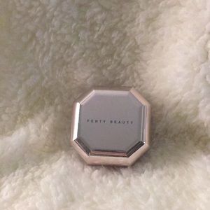 Fenty Pro Filt’r Mini Instant Retouch Powder in Lavendar